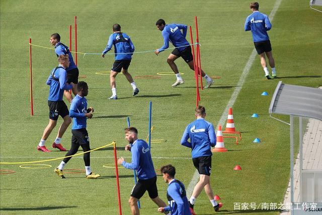 齐达内担任法国国家队新任主帅，签约四年